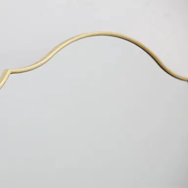 Exquisite Arched Mirror Centerpiece – Gold Frame Detail 2